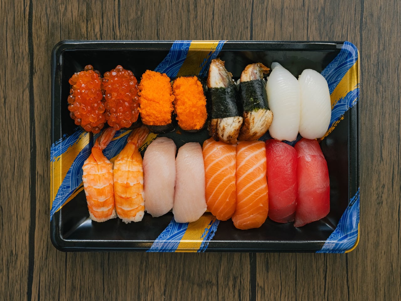 Kahala Nigiri Set, platters at Domo Cafe